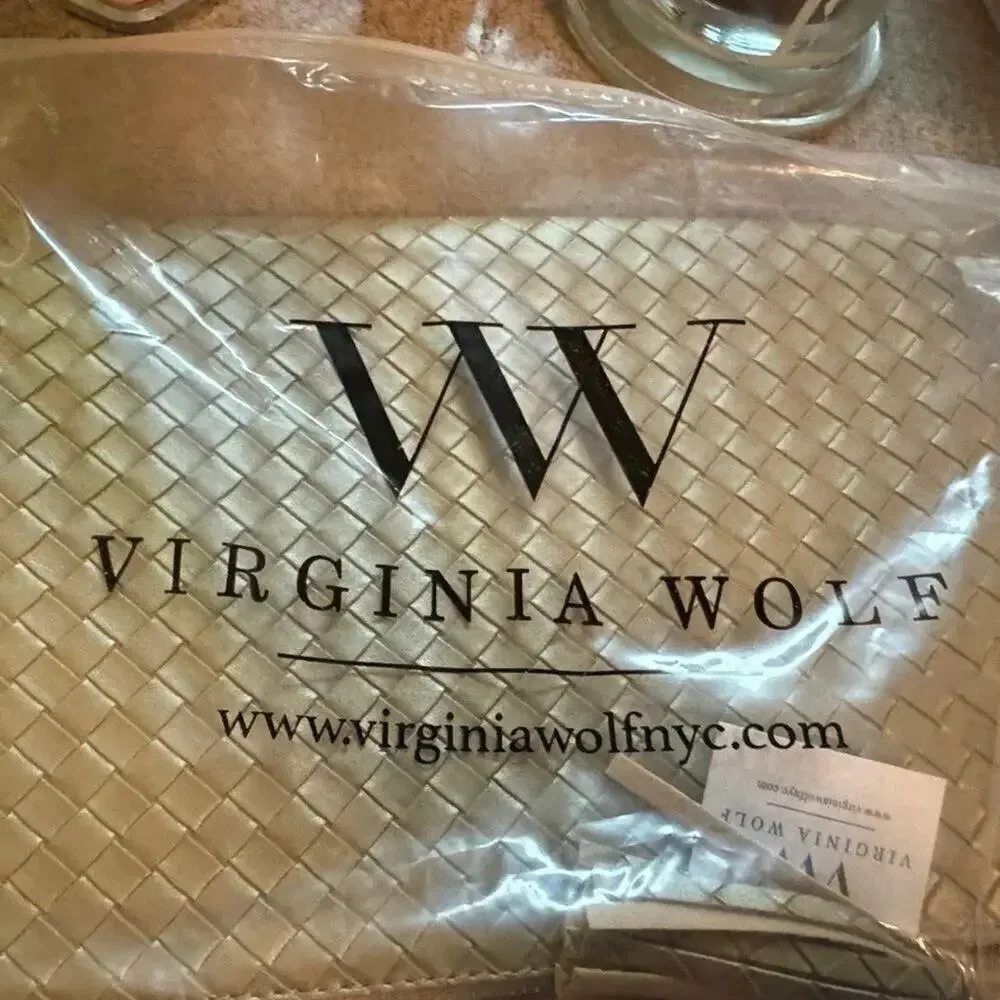 VIRGINIA WOLF Mimi Woven Pouch Metallic Gold Curateur Winter 2022 New w/ Tag $88